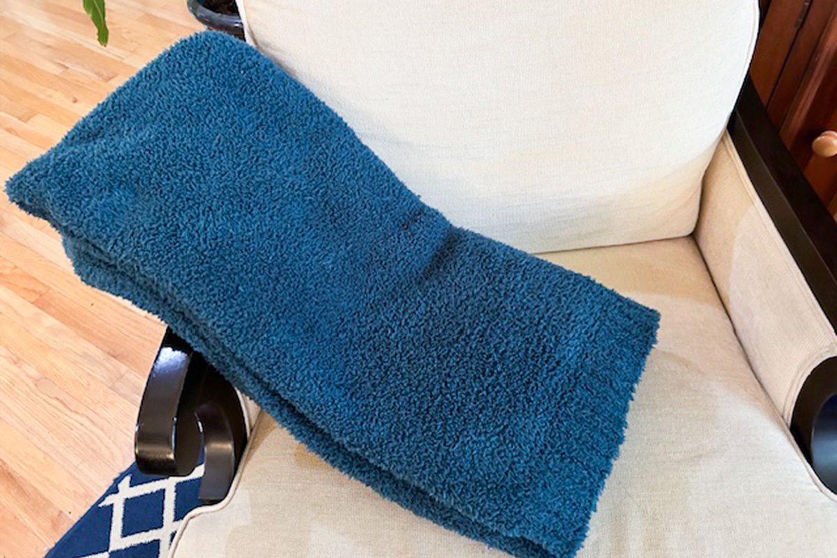 Toha26 Barefoot Dreams Cozychic Blanket Caroline Lubinsky 01 Ssedit