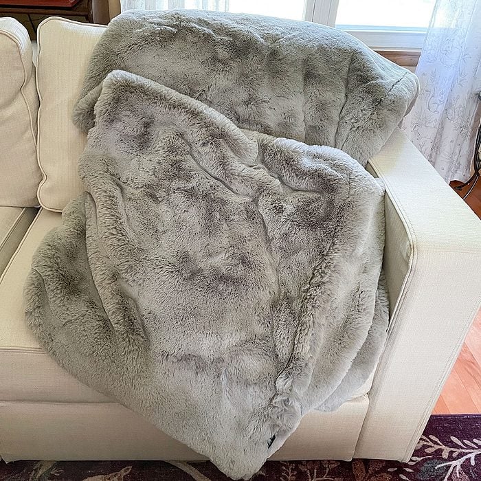 Toha26 Cozy Earth Cuddle Blanket Katie Bandurski 01 Ssedit