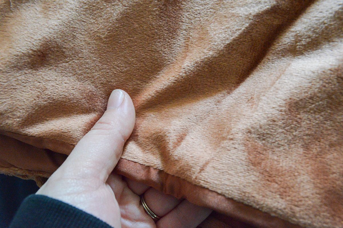 Toha26 Luxome Weighted Blanket With Cover Emily Way 02 Ssedit