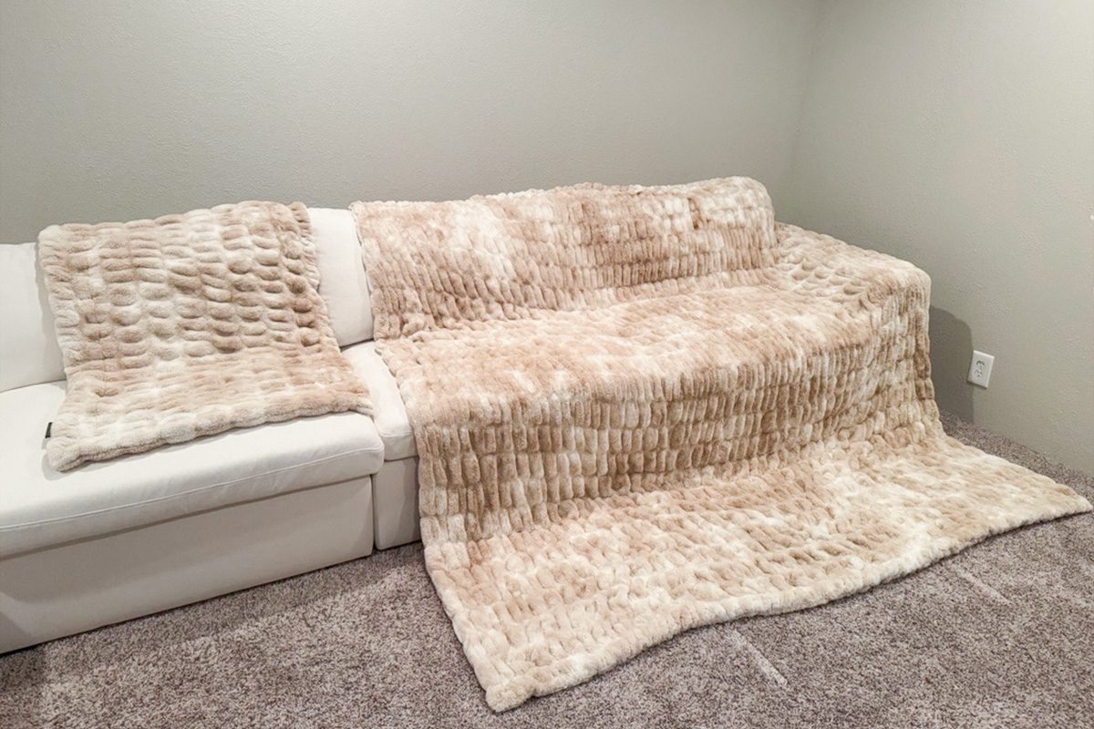 Toha26 The Original Lola Blanket Mary Henn 01 Ssedit