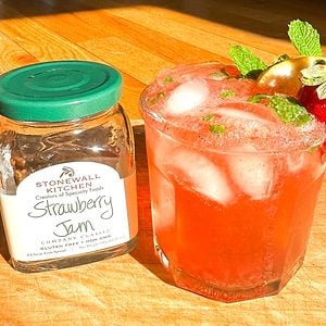 This Jam Jar Cocktail Hack Jam Jar Cocktail 4 Lindsay Parrill For Taste Of Home Ft