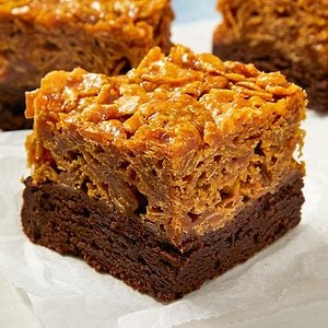 Caramel Crunch Cornflake Brownies Exps Ft26 282883 Ec 0519 5
