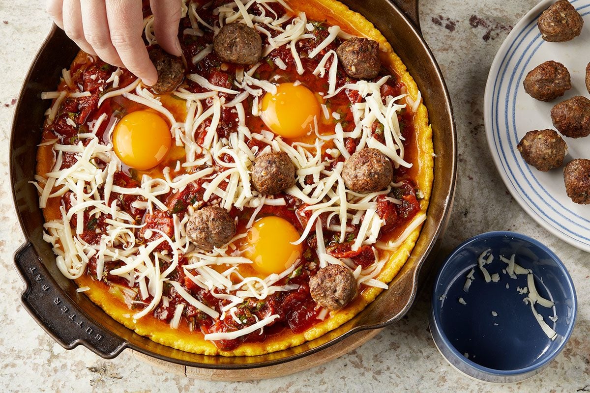 Shakshuka Pizza With Lamb Meatballs Tohcom26 252936 Dr 04 30 010b