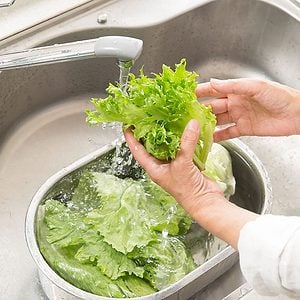 Trick For Keeping Lettuce And Berries Fresh