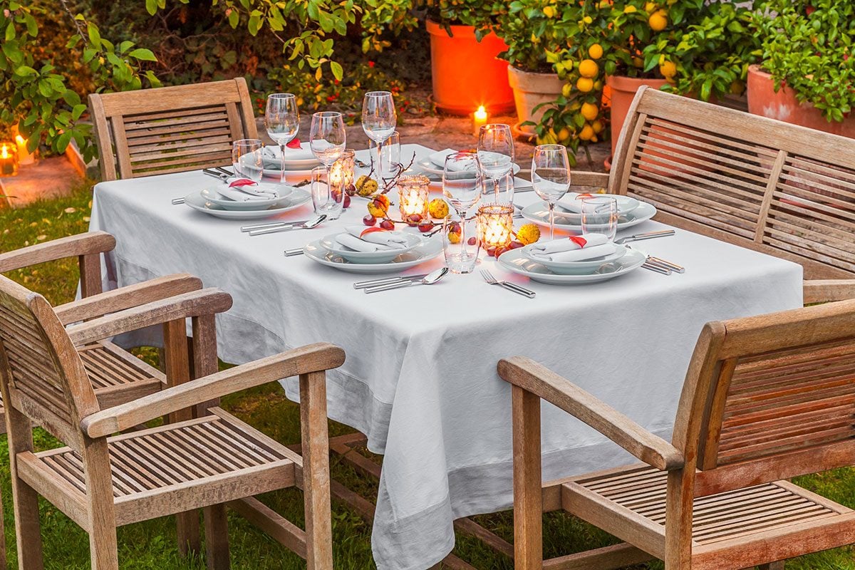 3 Ways to Keep Tablecloths in Place During Summer Parties
