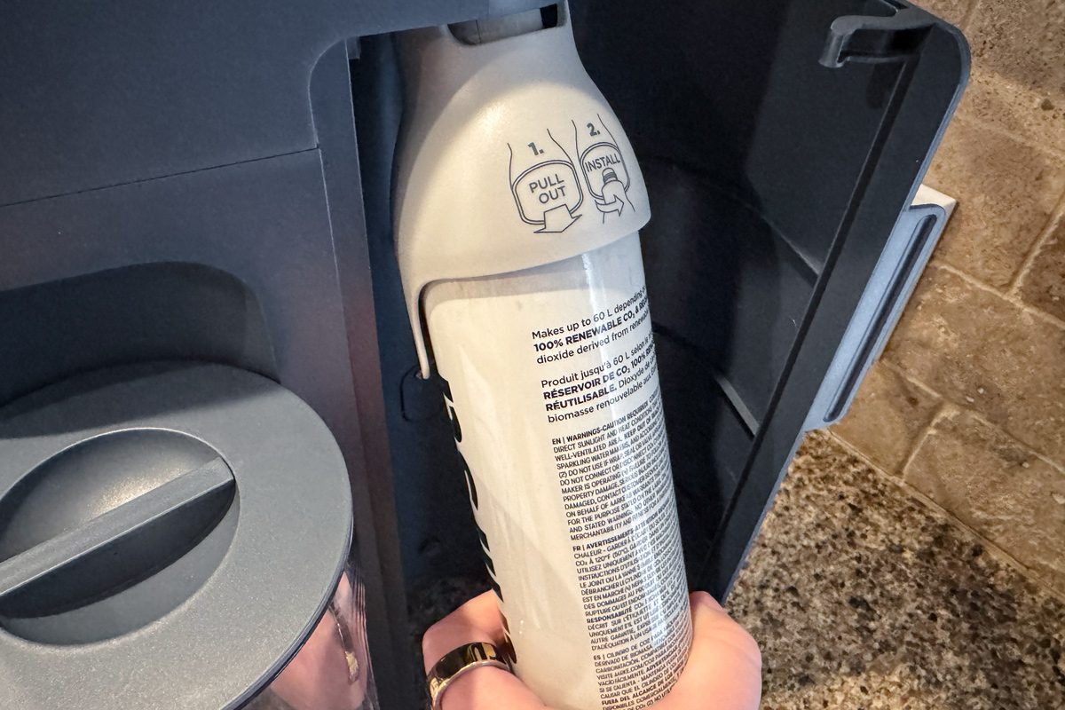 installing CO2 canister on Ninja Thirsti