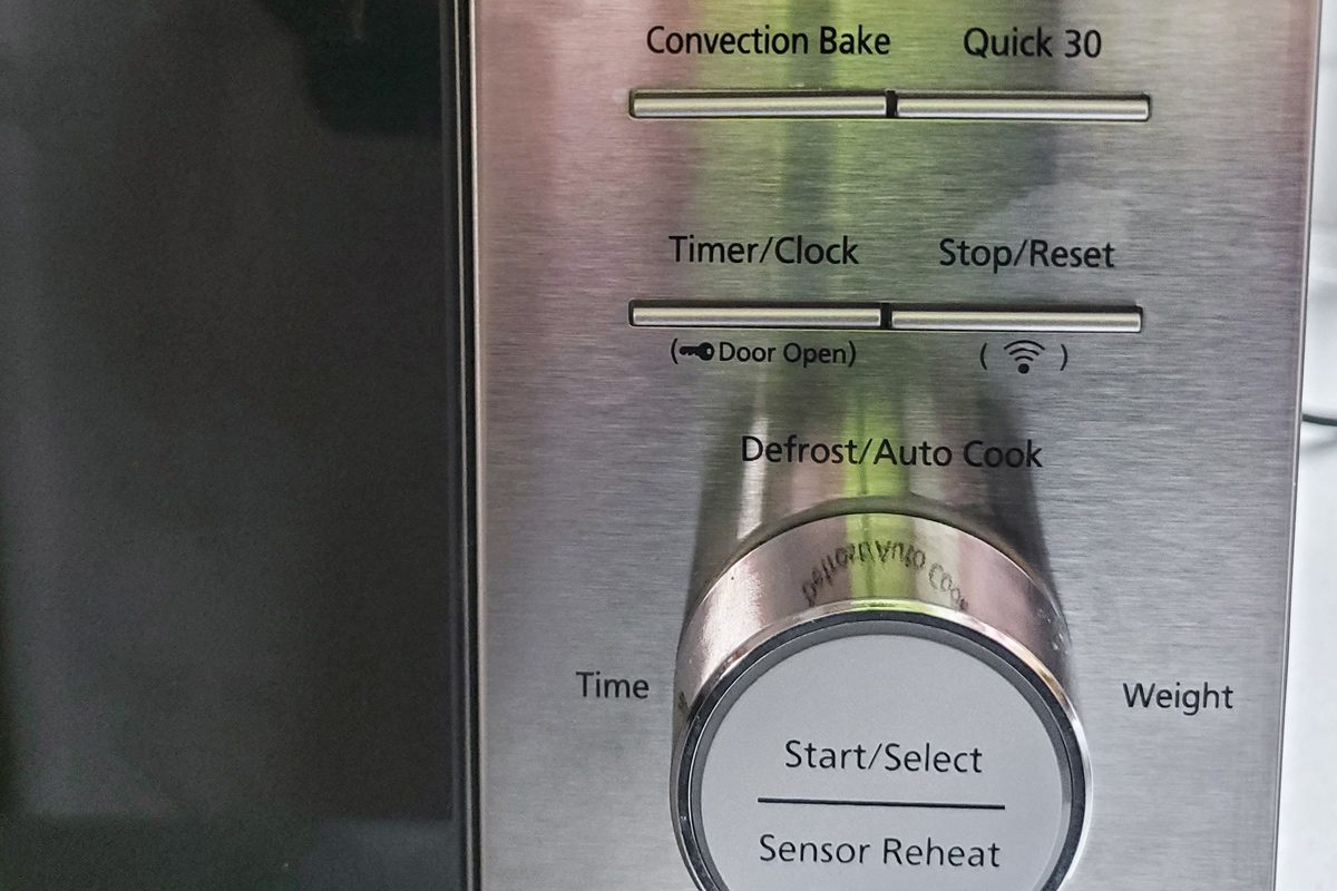 buttons and dial on the Panasonic Homechef Oven