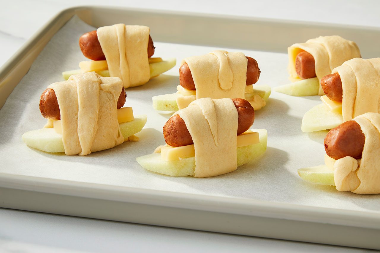 Apple Gouda Pigs In A Blanket Tohwinter27 180631 Md P2 07 15 7b