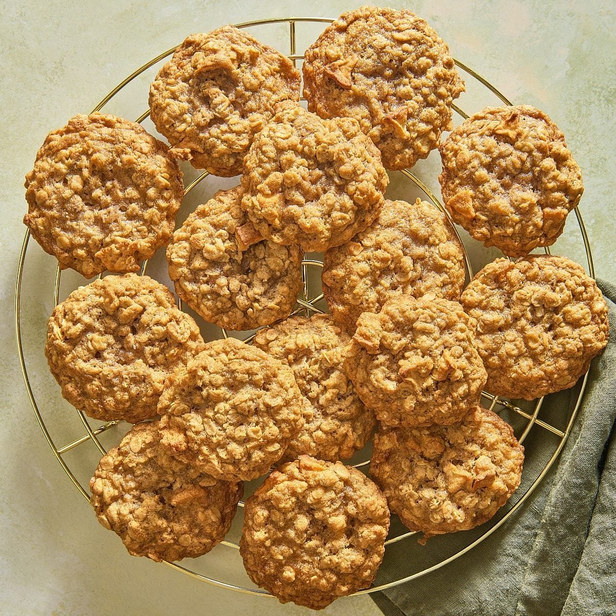 Apple Oatmeal Cookies Exps Tohd24 33471 Juliahartbeck