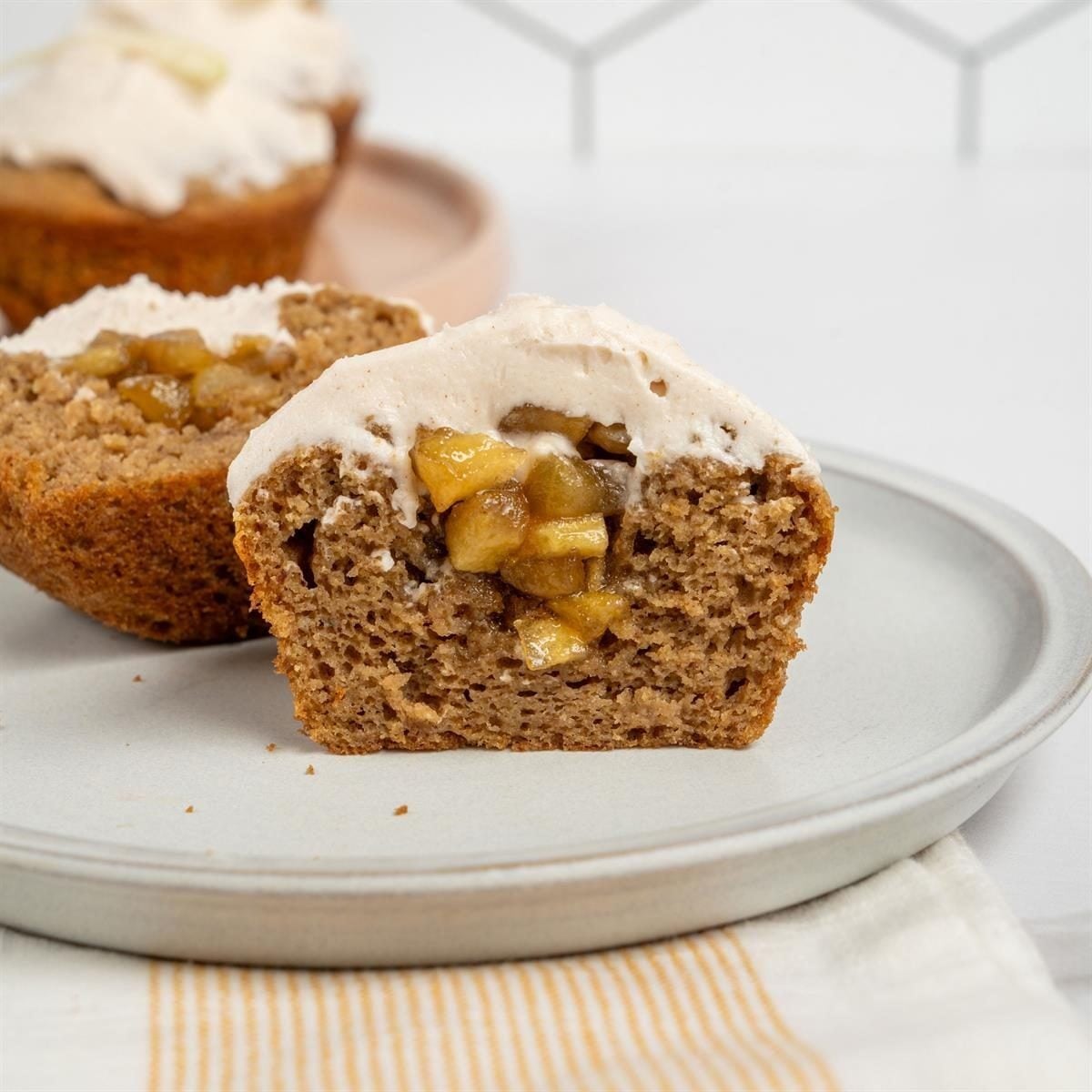 Apple Pie Cupcakes Exps Tohd24 177885 Daniellemoore 8