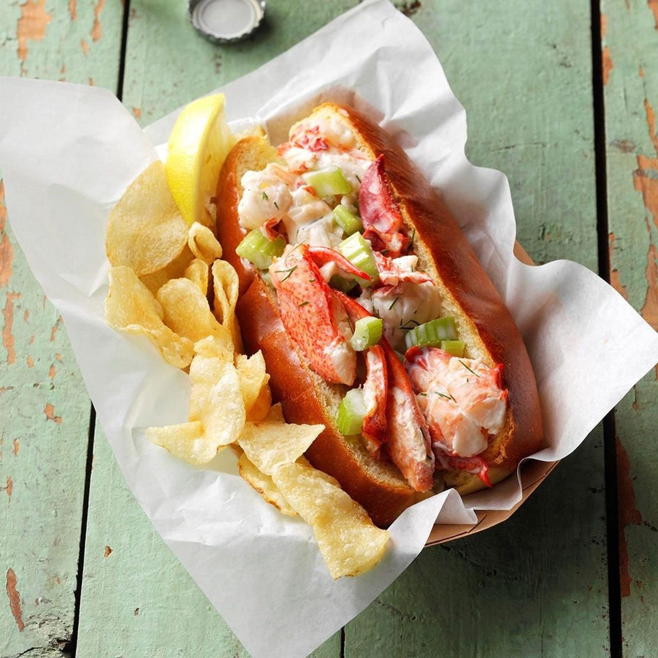 Difference Between A Maine And Connecticut Lobster Roll Exps Thjj19 46873 C02 15 6b