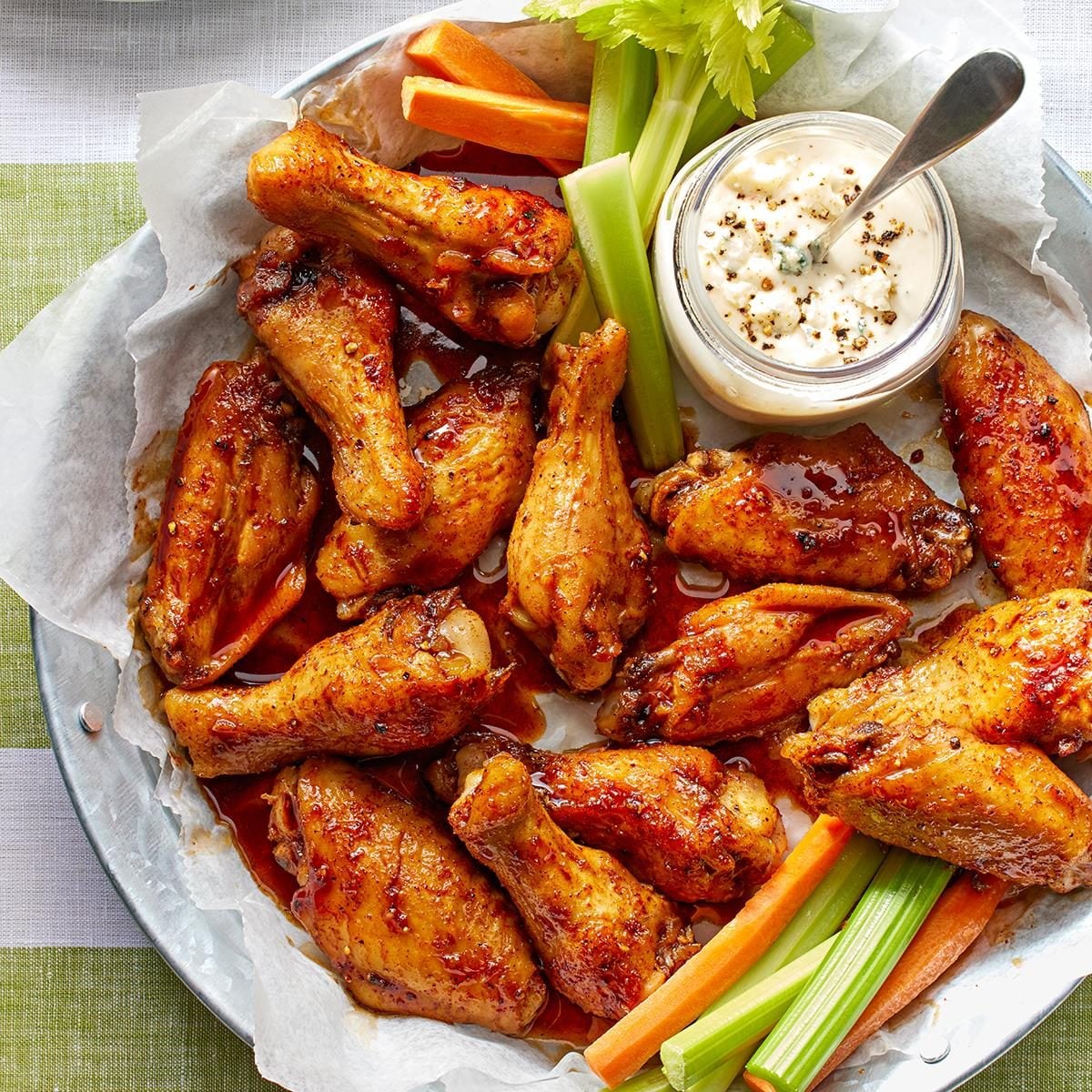 Spicy Chicken Wings With Blue Cheese Dip Exps Wcib26 34661 Dr 10 15 05b