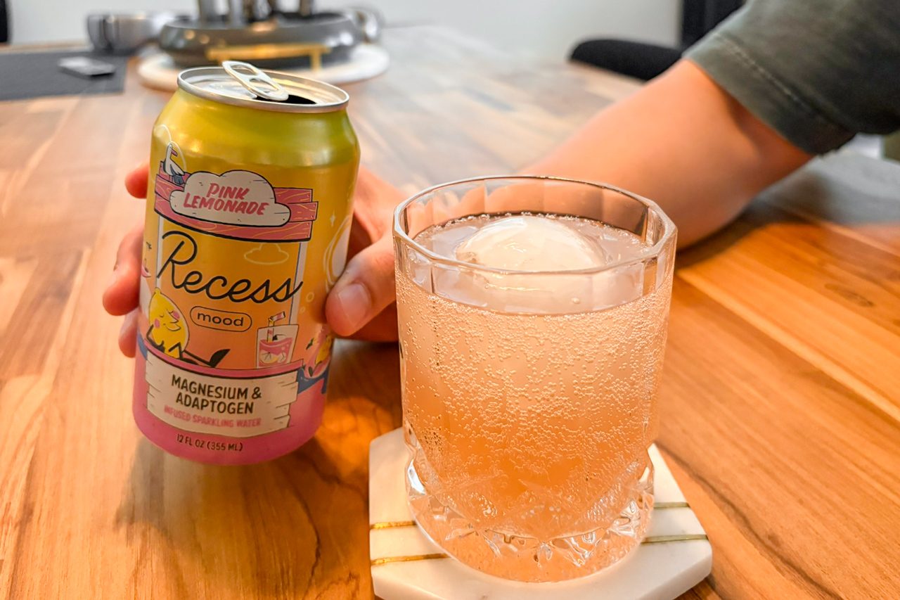Recess Mood Sparkling Water Pink lemonade