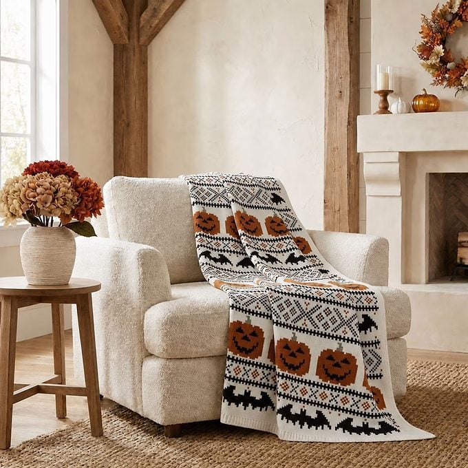 Pumpkins And Bats Cotton Knit Throw