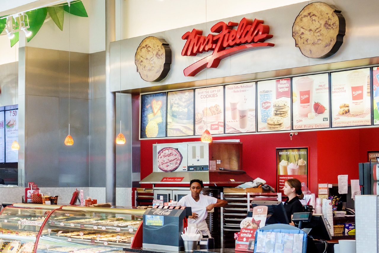 Mall Food Courts In 1995 Gettyimages 1084721294