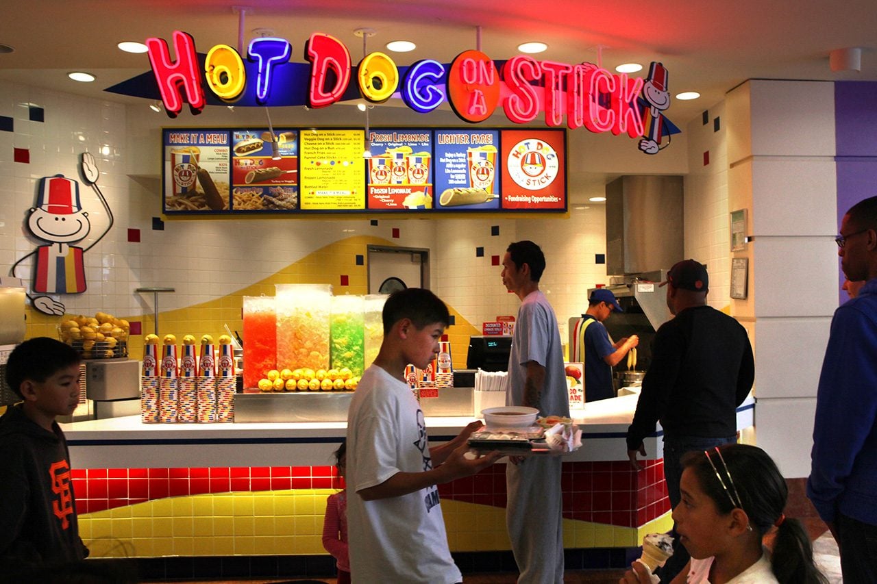  Mall Food Courts In 1995 Gettyimages 1321549632