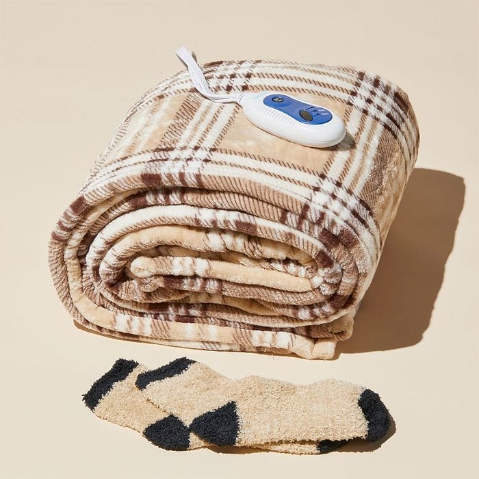 Toha26 Comfort Spaces Electric Blanket Shawl Emiko Frazen 01 Ssedit